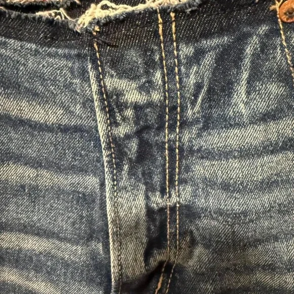American Eagle denim shorts featuring a distressed look and frayed raw hem - Picture 6 of 8